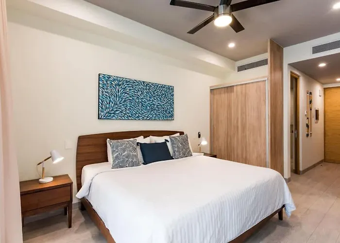 Beautiful With Kitchen Ac Gym Pool Ocean View From The Rooftop